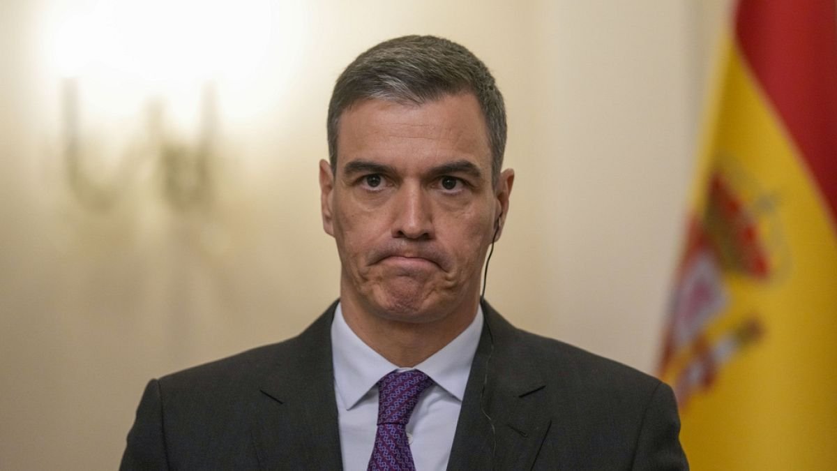 Spanish PM Sánchez weighs options amid wife's corruption accusations