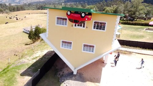 Haus steht auf dem Kopf in Kolumbien