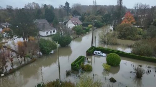Наводнение на севере Франции: президент Макрон посетит пострадавшие районы