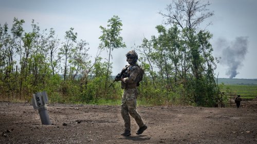 Kein Waffenstillstand: Russische Drohnen fliegen Angriffe auf Dörfer an der Front