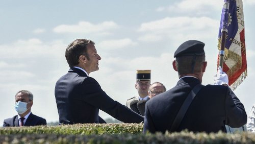 La "bataille" contre le Covid-19 est "gagnée" selon Emmanuel Macron