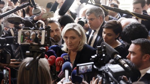 Prêt russe au RN en 2014 : Marine Le Pen dit n'avoir "rien à se reprocher dans cette affaire"