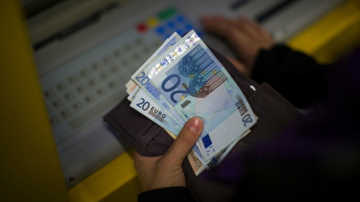 Dutch citizens advised to keep emergency cash on hand amid growing cyber threats