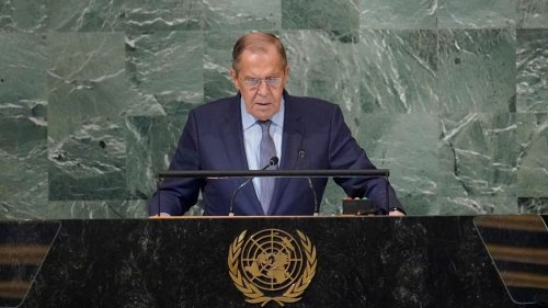 Sergey Lavrov acusa o ocidente de "russofobia grotesca"