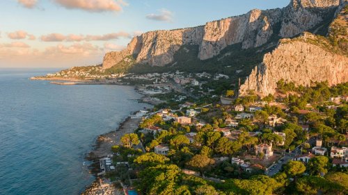 Cette jolie ville balnéaire de Sicile propose des vacances à 1 € : où est le piège ?