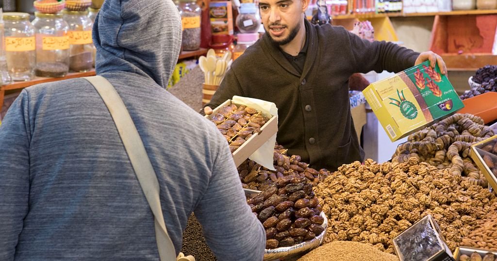 Maroc : la saison de la récolte des dattes commence dans le Tafilalet