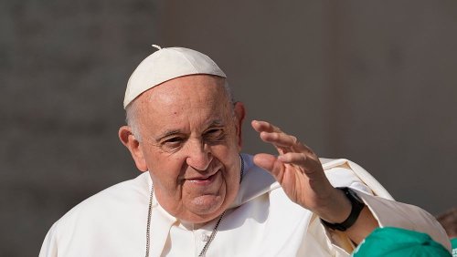 Papst Franziskus hat 3-Stunden-Hernien-OP offenbar gut überstanden