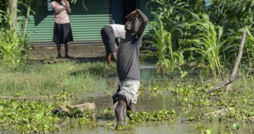 Devastating floods ravage parts of east Africa, displacing thousands