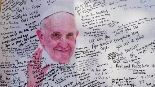 "Le pape du peuple" : cinq moments d'humilité du pape François