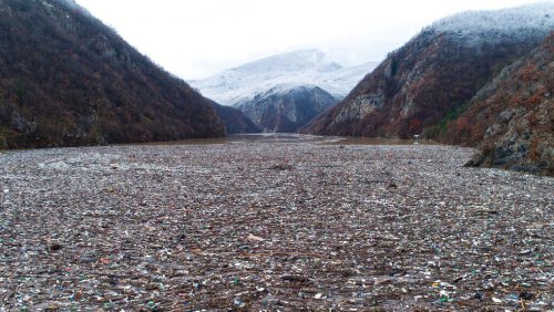 big-embarrassment-balkan-river-becomes-floating-rubbish-dump-flipboard