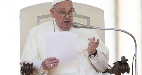 Pope Francis invites faithful to pray for people caught in wars