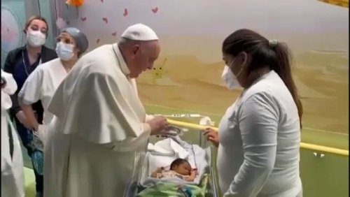 Stippvisite auf der Krebsstation: Papst tauft Baby "Miguel Angel"