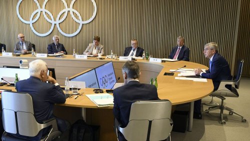Le CIO recommande la réintégration des sportifs russes et bélarusses sous bannière neutre