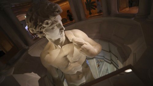 Entstaubt, gepflegt und geliebt: Michelangelos David in Florenz