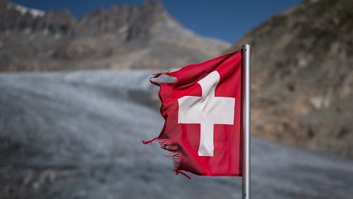 Swiss economy grows as services sector provides support