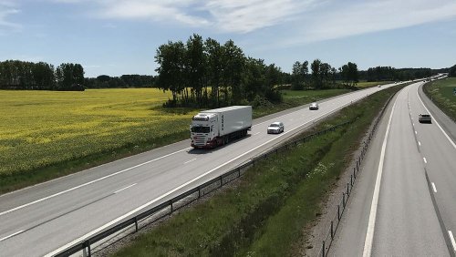 Schweden baut die erste Straße der Welt, auf der E-Fahrzeuge während der Fahrt aufgeladen werden