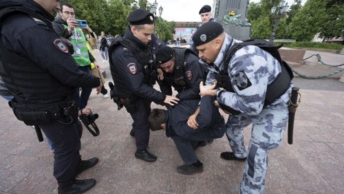Proteste und Festnahmen an Nawalnys 47. Geburtstag