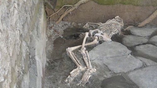 De nouveaux restes humains découverts à Pompéi