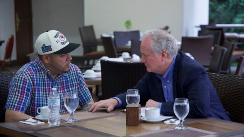 El Salvador: US-Senator besucht zu Unrecht abgeschobenen Abrego Garcia