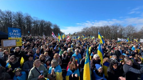Des milliers de manifestants à Berlin venus manifester leur soutien à l'Ukraine