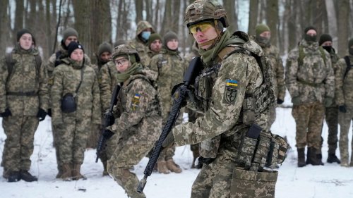 Faktencheck: Inszenieren ukrainische Soldaten Kampfhandlungen?