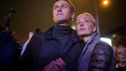 Faktencheck - Verleumdungskampagne gegen Nawalnys Witwe: Gefälschte Bilder in sozialen Medien