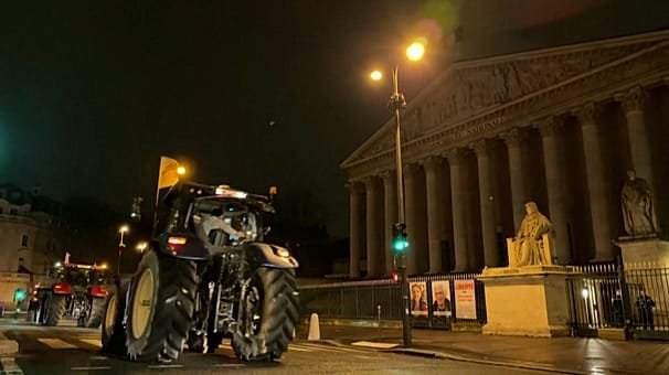 Tensions à Toulouse alors que les agriculteurs quittent Paris