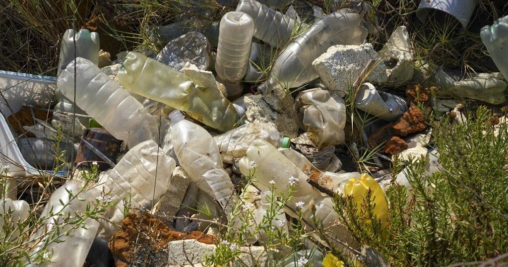 Ouganda : la prolifération des sacs plastiques dit « Buveera » inquiète