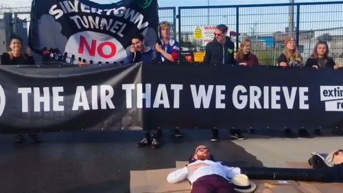 Video. UK, blitz di attivisti "climatici" in 5 città britanniche
