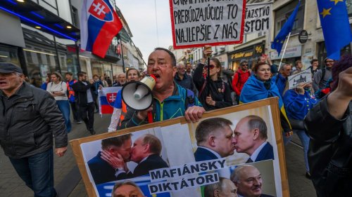 "Nein zum russischen Gesetz": Proteste in der ganzen Slowakei gegen neues NGO-Gesetz