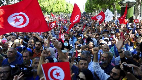 Für die Demokratie: Menschen in Tunis fordern Rücktritt des Präsidenten