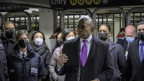 Schock und Festnahme: Managerin (40) in New York vor U-Bahn gestoßen und getötet