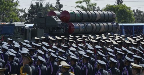 Iran : Pezeshkian fait l'éloge des soldats lors de la Journée de l'armée