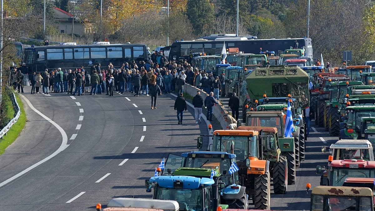 Grèce : les agriculteurs intensifient leur protestation contre le gouvernement