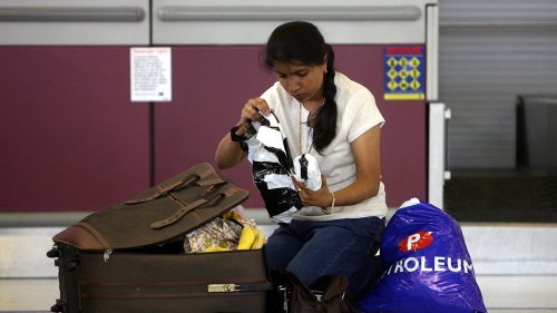 Taxas de bagagem de mão das companhias aéreas low cost "violam legislação comunitária", afirmam organizações de consumidores