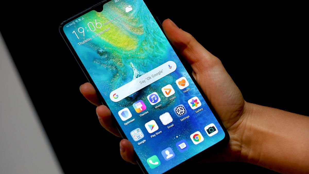 Italiani spiati su WhatsApp: Roma tra clienti di Paragon, chiesta informativa al governo