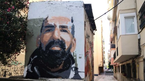 Un grafiti recuerda a Carli en la calle Salamanca de Algeciras