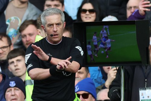 Mike Dean issues ‘awful’ Everton penalty verdict after VAR overturns decision against West Ham