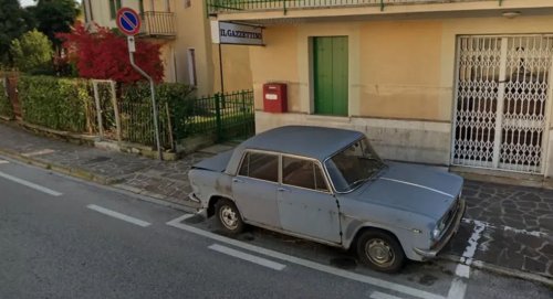Parcheggiata per 47 anni nello stesso posto a Conegliano: la Lancia Fulvia di Google Maps