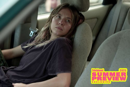 Sydney Sweeney teases Echo Valley and bond with 'role model' Julianne Moore: 'I dream of being you'