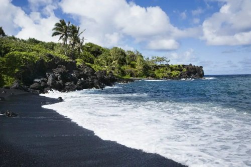 15 OF THE MOST BEAUTIFUL BEACHES IN HAWAII YOU CAN'T MISS! - HelgaAndHeiniOnTour.com