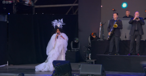 Diana Ross Glastonbury set slammed as 'embarrassing' by viewers