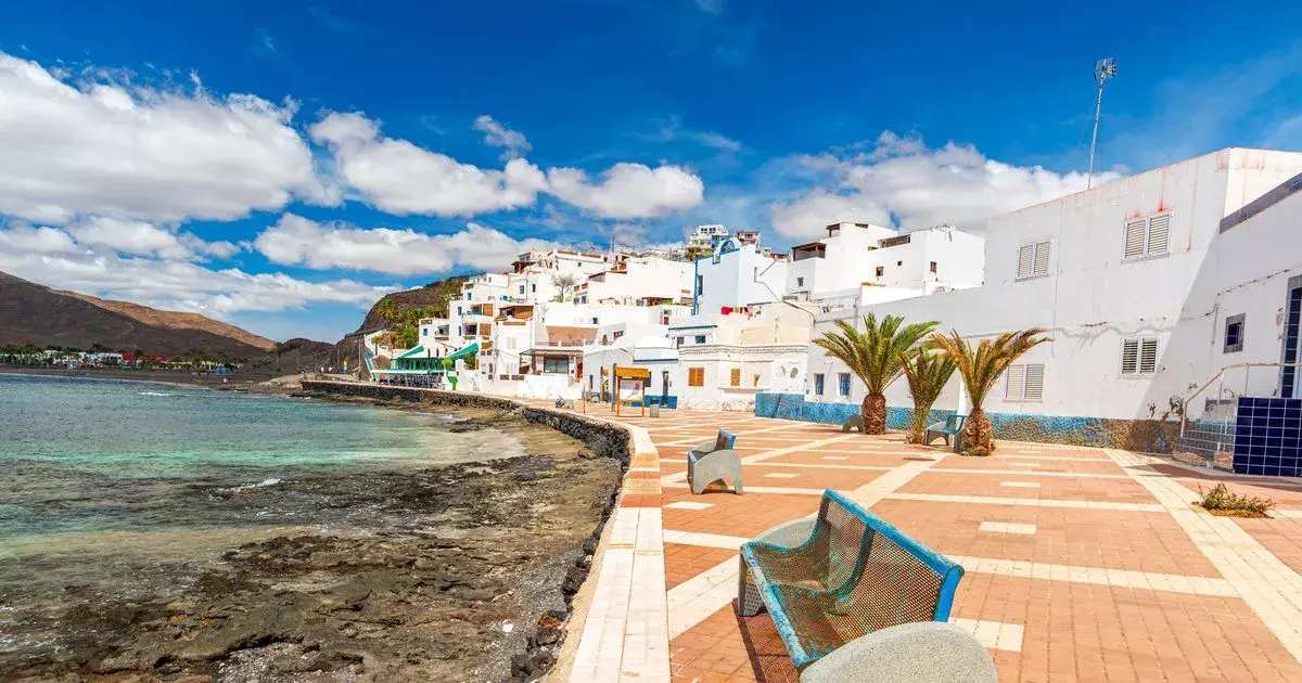 Brits in Tenerife and Lanzarote 'starting to panic' warning after blackout