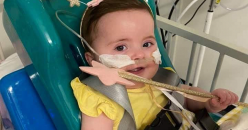 'Miracle' Eliza born with kidneys in wrong place keeps smiling