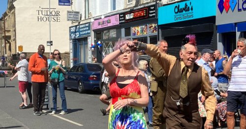 40,000 people flock to 1940s weekend at Brighouse in glorious sunshine