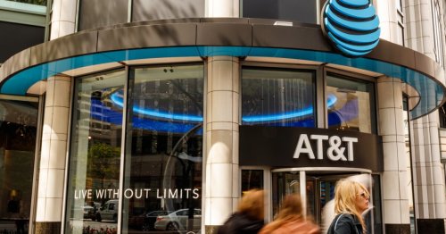 ¿Números inflados? AT&T exige claridad sobre las líneas activas de las OMV como Bait