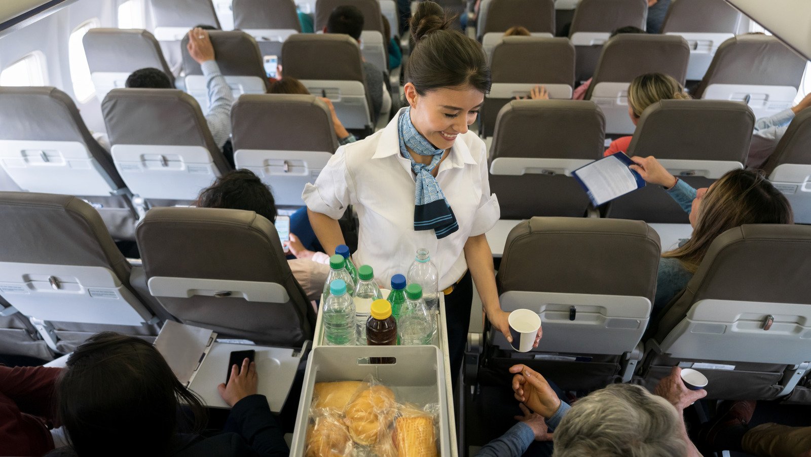 The Flight Attendant-Approved Hack To Get Your Meal Faster While On A Plane