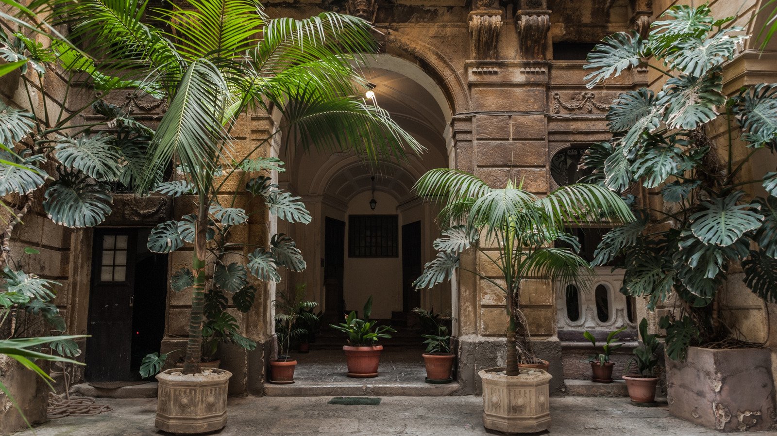 Rick Steves Says This Ancient Italian Palace Boasts Rare, Museum-Worthy Relics - cover