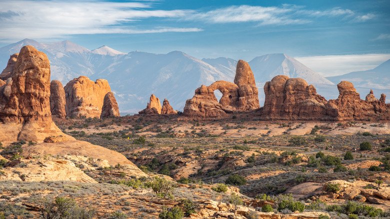 The Secret Hiking Trails In Arches National Park That Most Tourists Miss - cover
