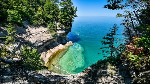 The Best Towns To Visit On The Great Lakes
